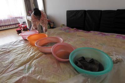 苏州楼上漏水，住户失联，小区没物管，业主维权难！律师来支招……